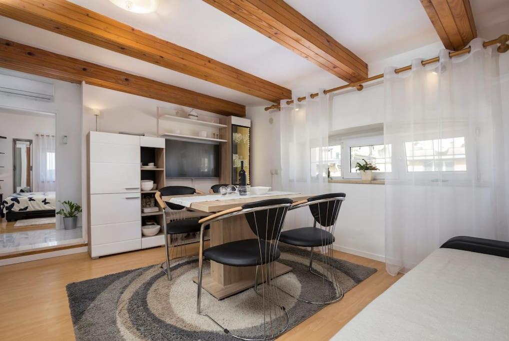 Apartment Arena Akvileja Pula Eksteriør billede